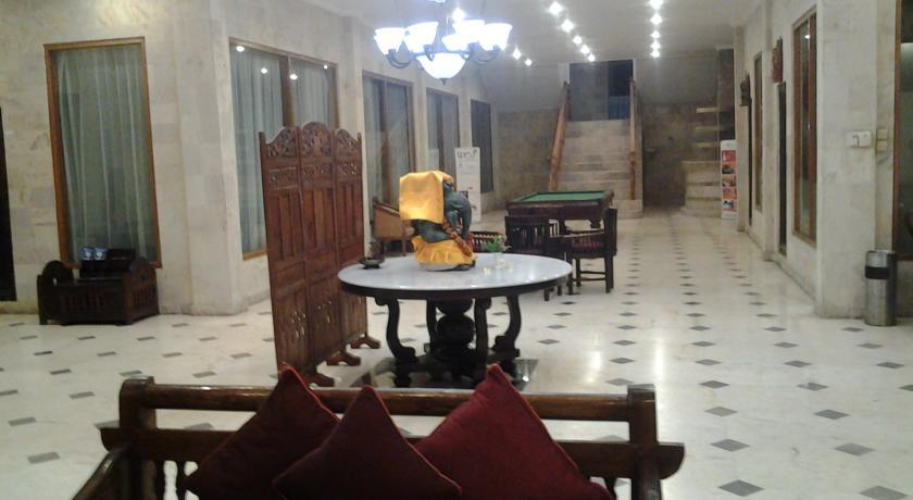 Oyo 2334 Melka Excelsior Hotel ซีงาราจา ภายนอก รูปภาพ