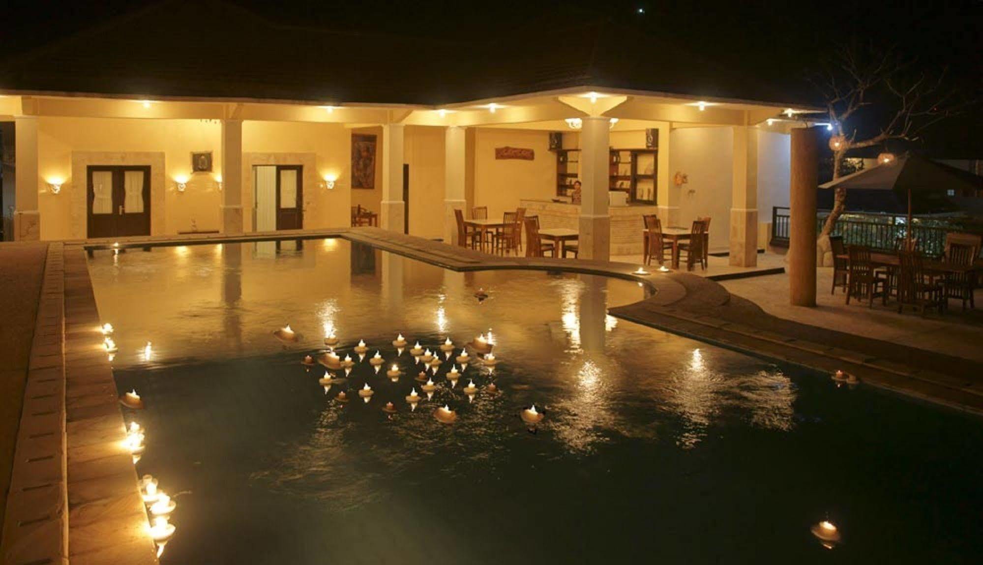 Oyo 2334 Melka Excelsior Hotel ซีงาราจา ภายนอก รูปภาพ